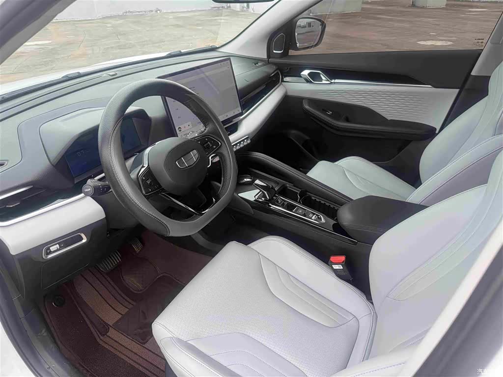 Geely Coolray, 2025 4