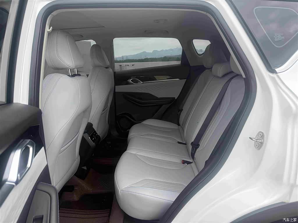 Geely Coolray, 2025 6