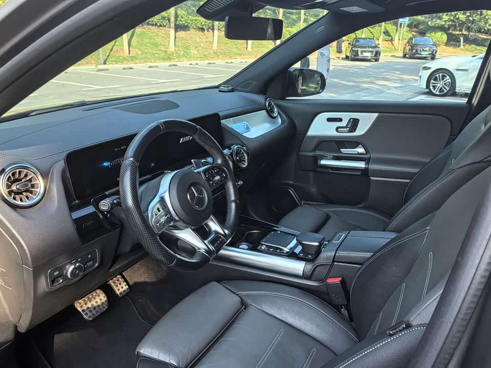 Mercedes-Benz GLA AMG Mercedes-Benz GLA AMG