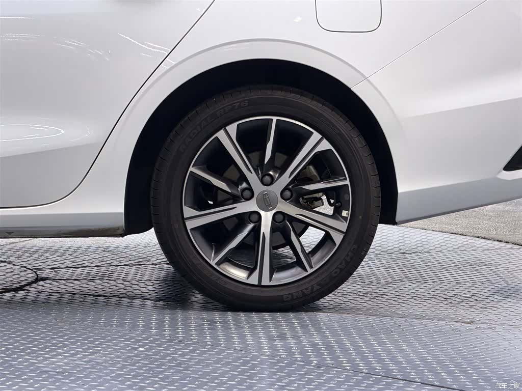 Geely Emgrand, 2022 4