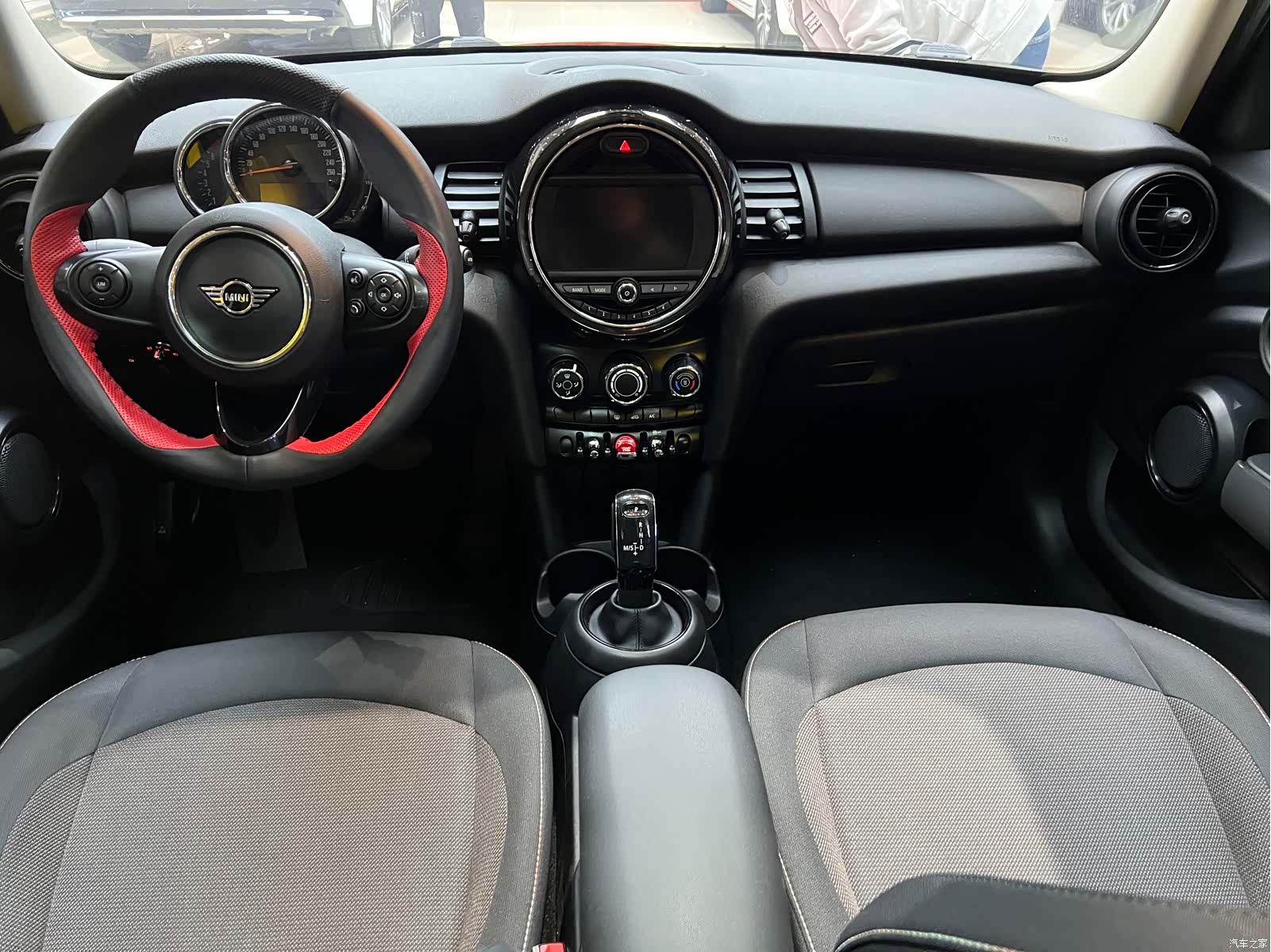 Mini ONE, 2019 11