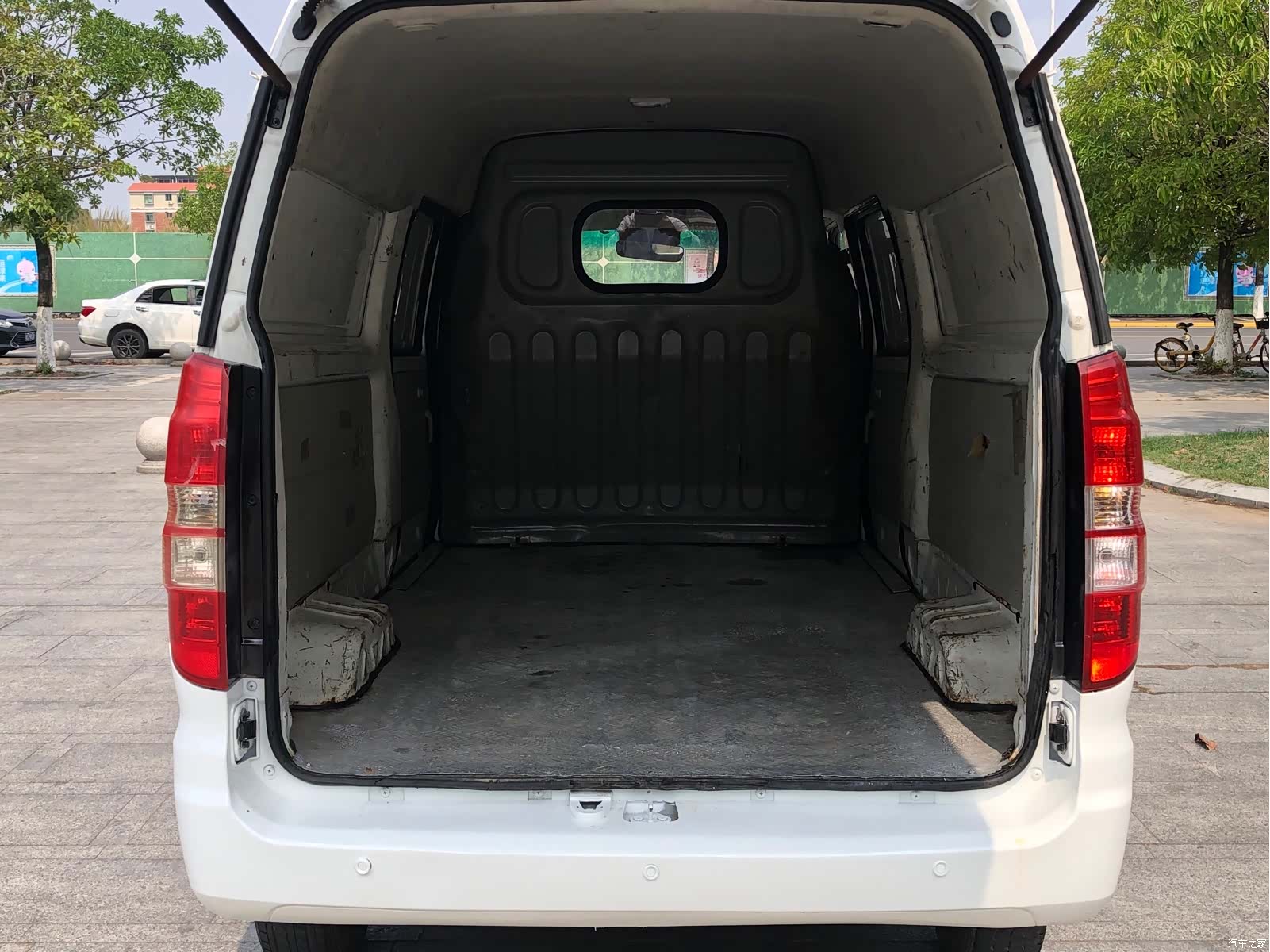 Geely E5, 2022 13