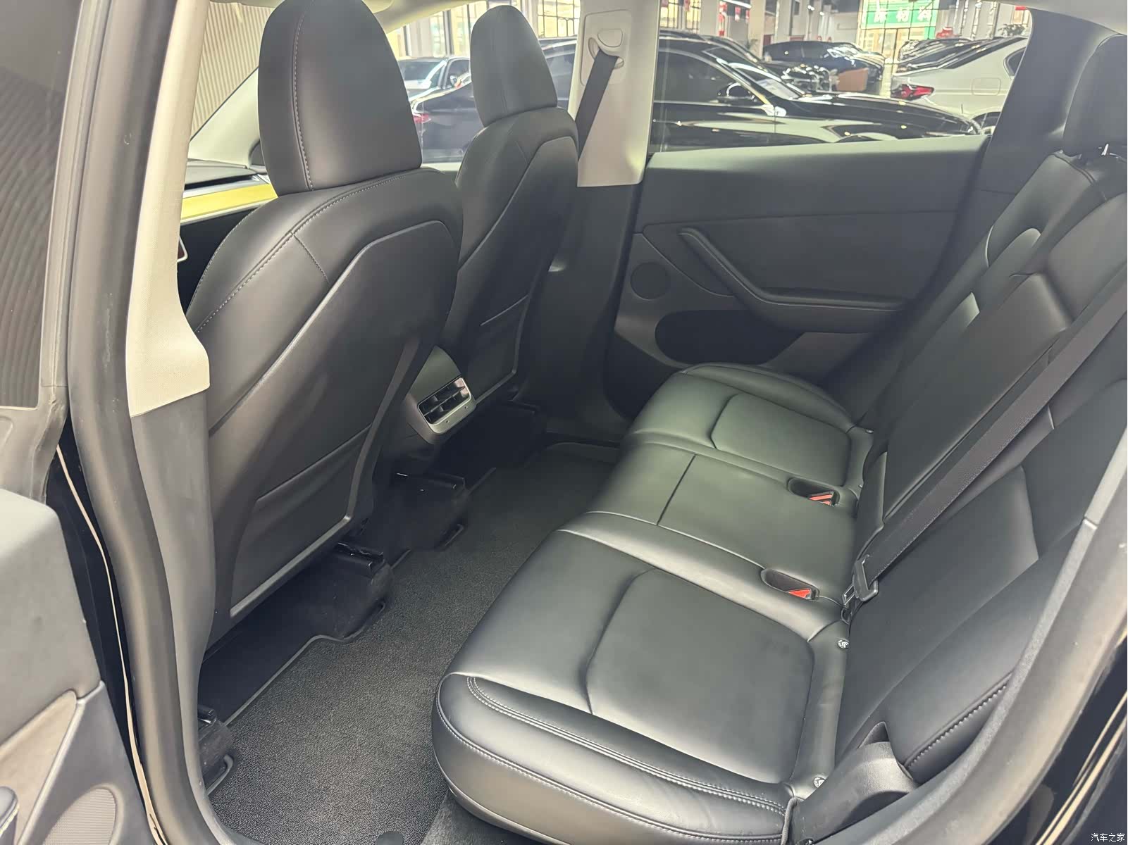 Tesla Model Y, 2023 14