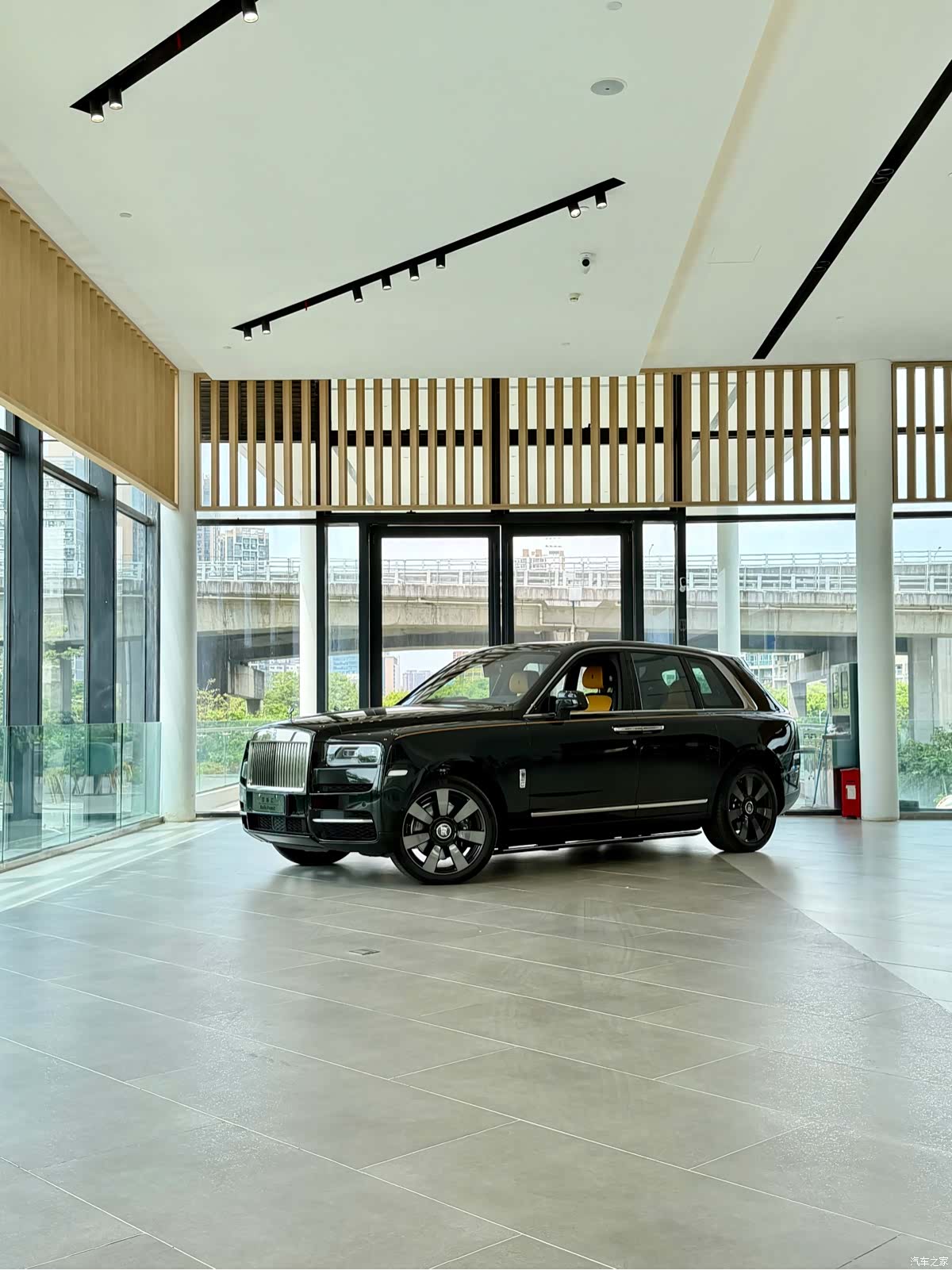 Rolls-Royce Cullinan, 2022 1