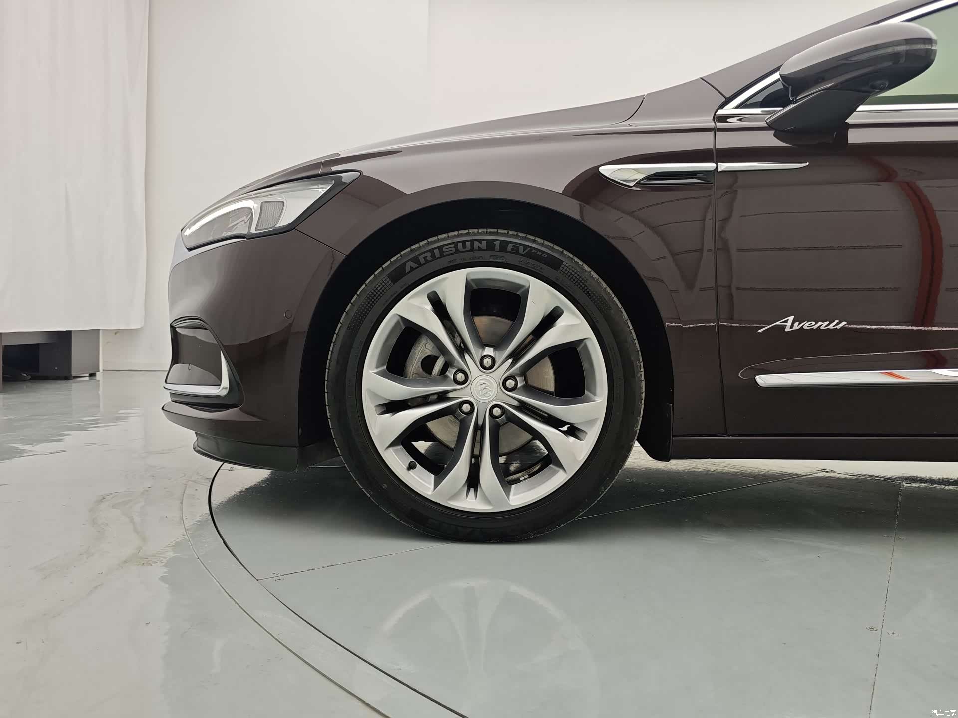 Buick LaCrosse, 2021 все фото