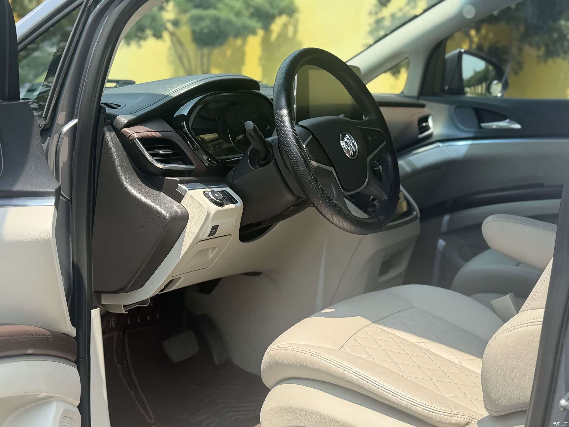 Buick GL8, 2021 3