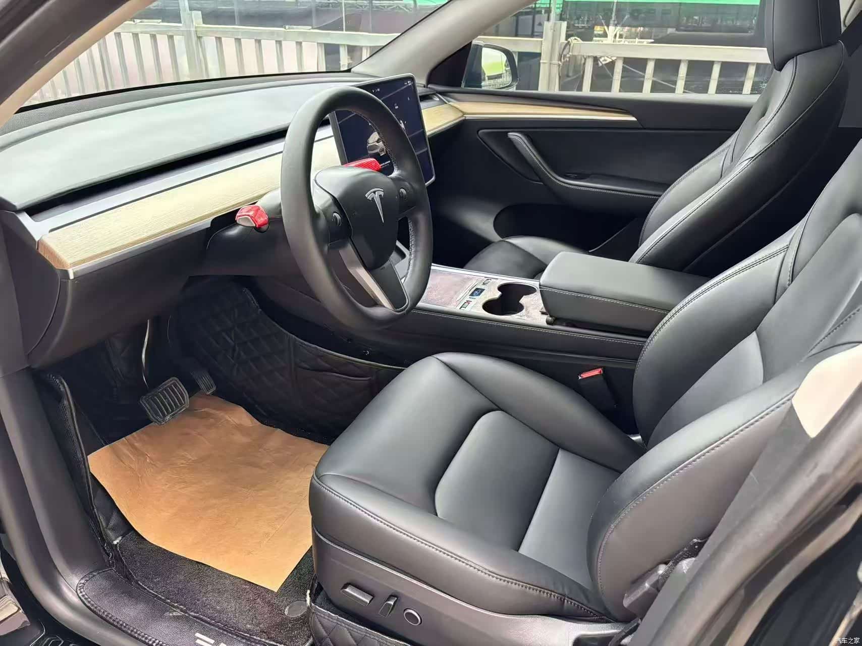 Tesla Model Y, 2023 7