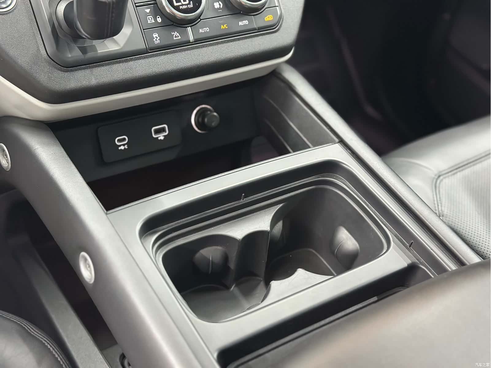 Land Rover Defender, 2020 14