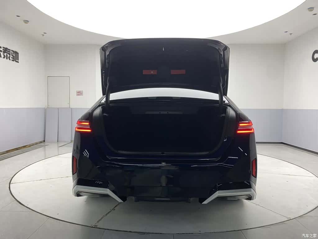 BMW i5, 2025 29