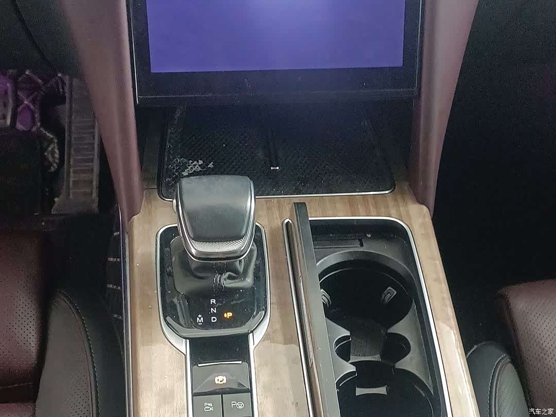 Hongqi HS7, 2023 10