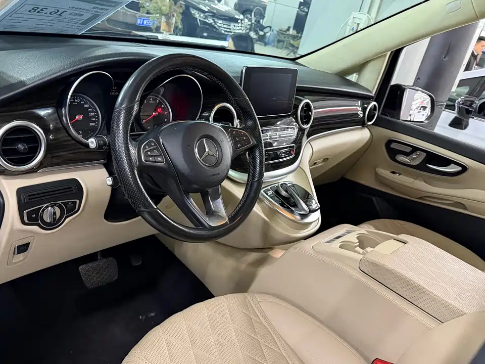 Mercedes-Benz V-class