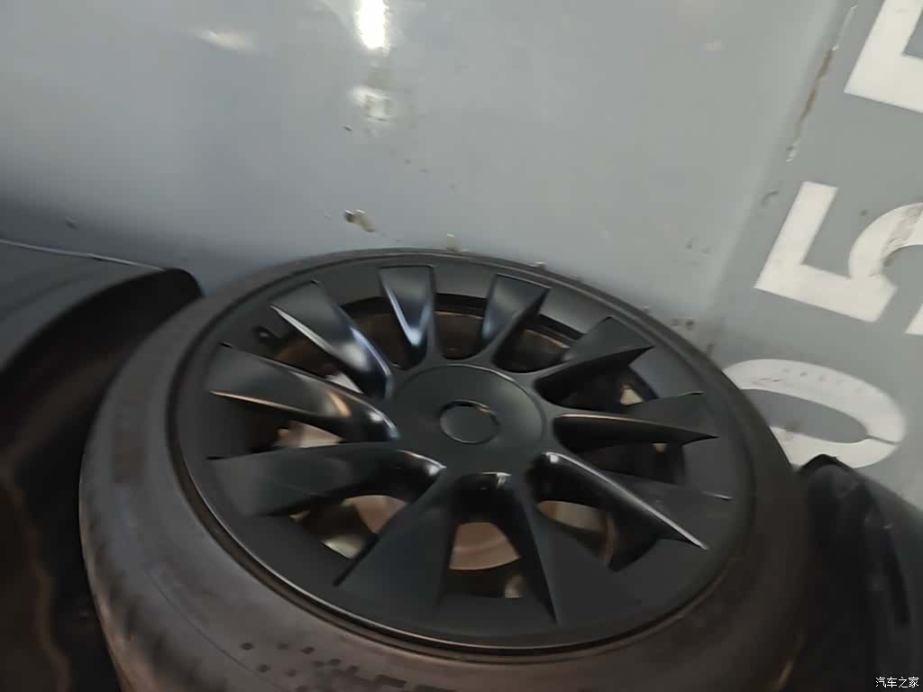 Tesla Model Y, 2022 23