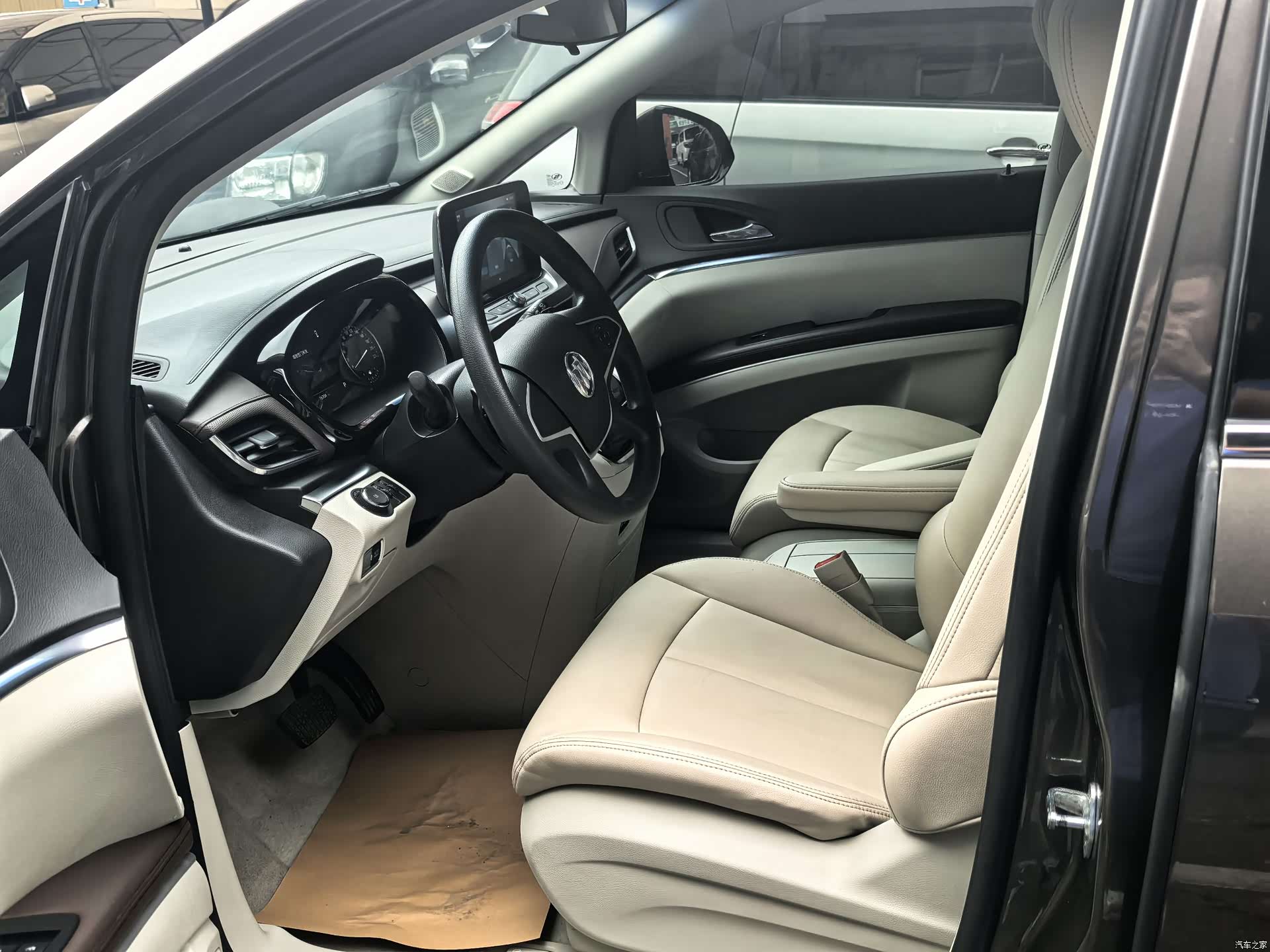 Buick GL8, 2022 9