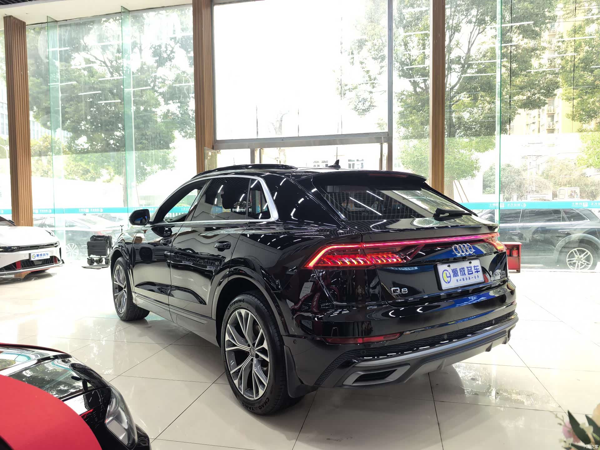 Audi Q8, 2020 7