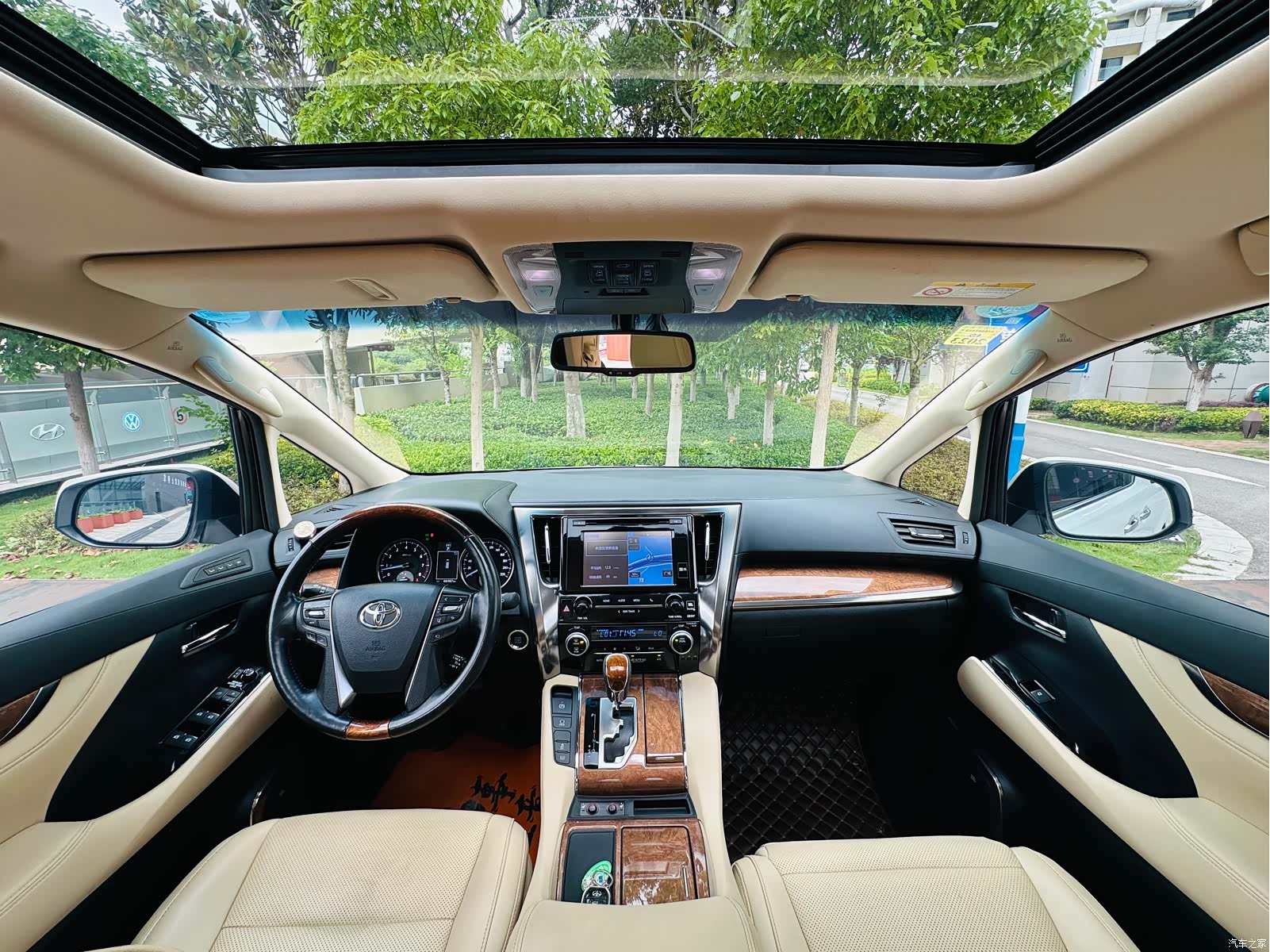 Toyota Alphard, 2017 все фото