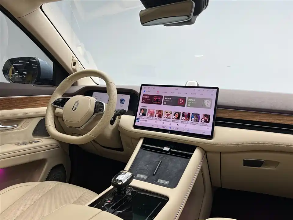 AITO Ask the world M7