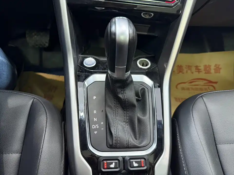 Volkswagen T-ROC exploring Songs