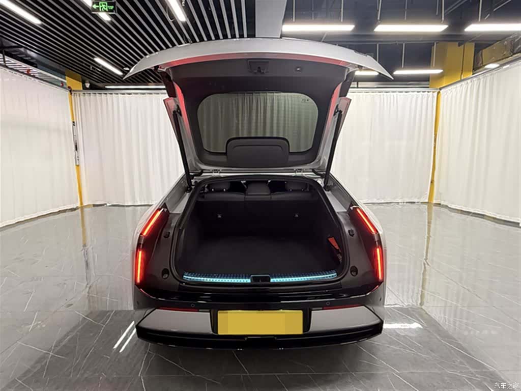 Xpeng P7, 2025 10
