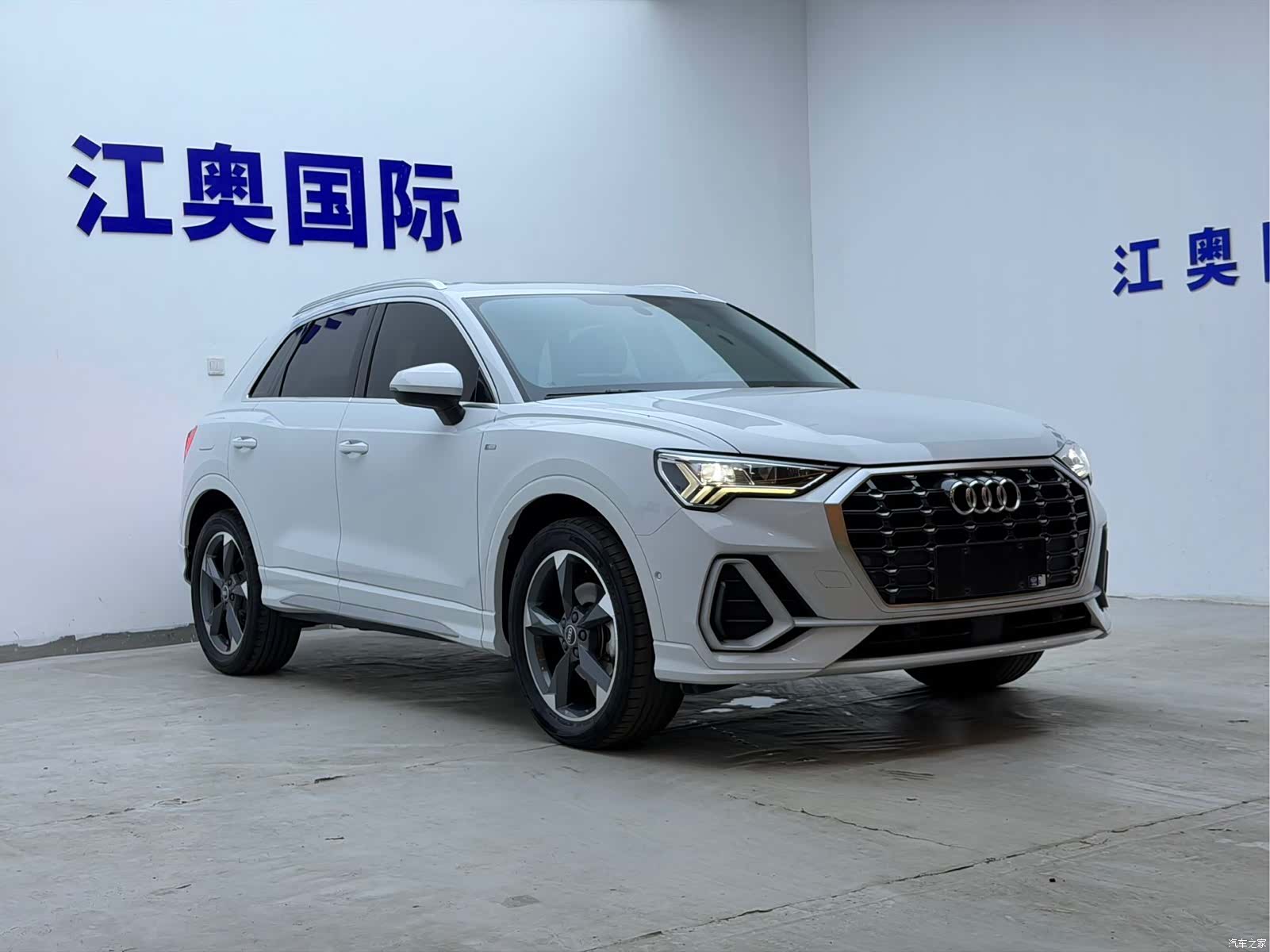 Audi Q3, 2023 3