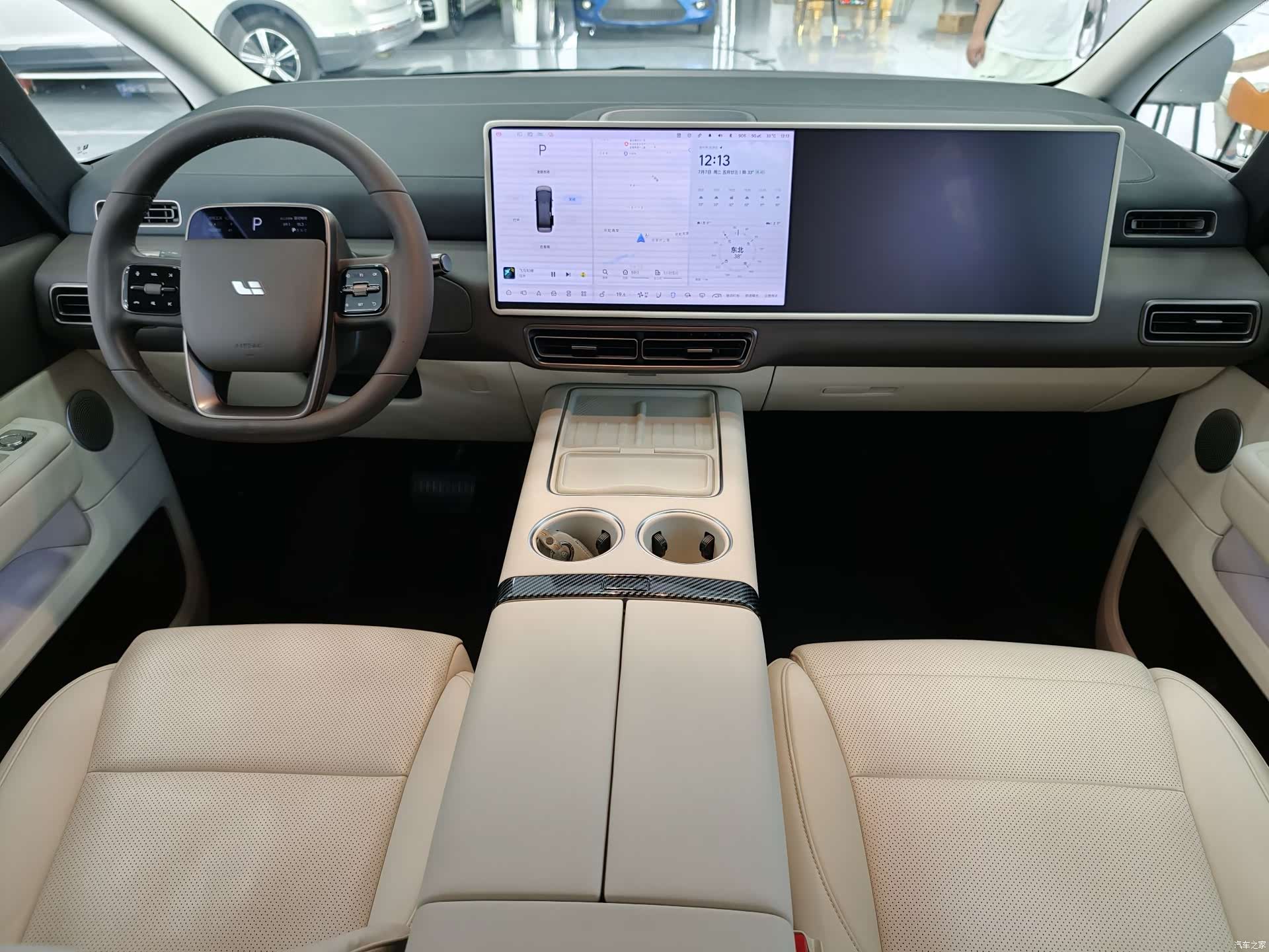 Li Auto MEGA, 2024 18