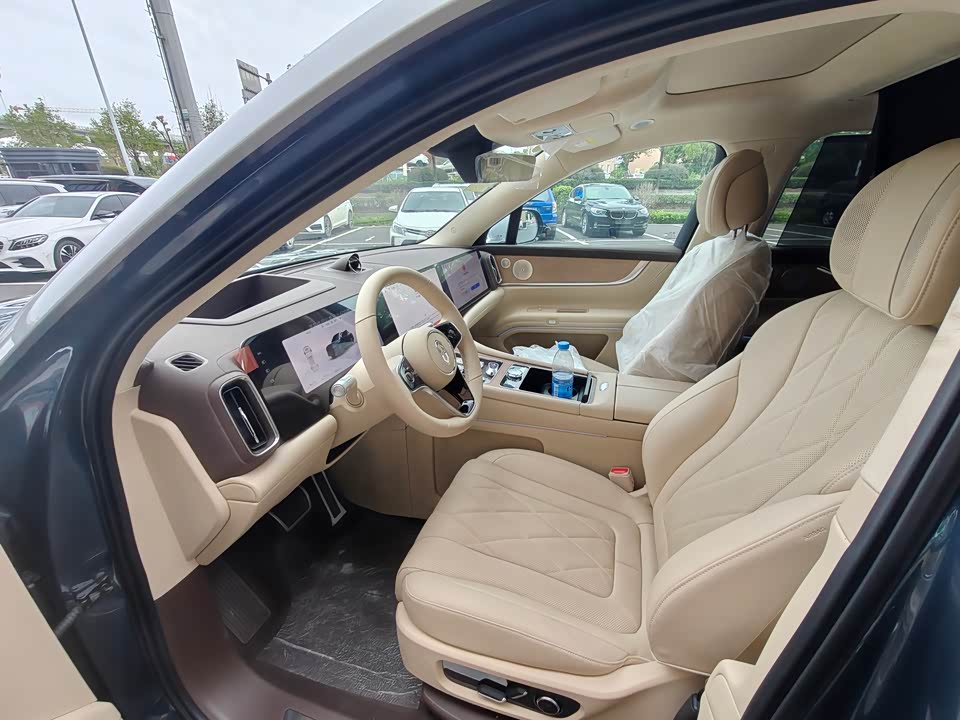 AITO Ask the world M9