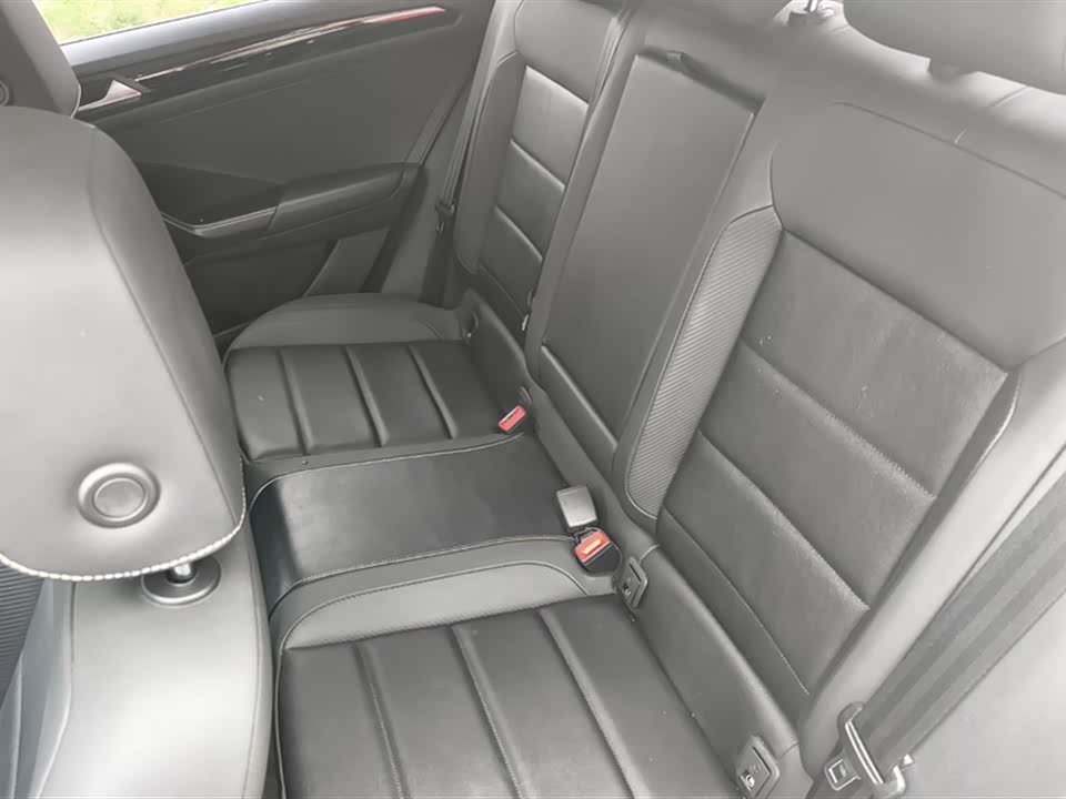 Volkswagen T-ROC exploring Songs