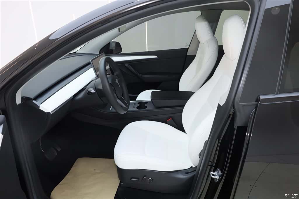 Tesla Model Y, 2023 19