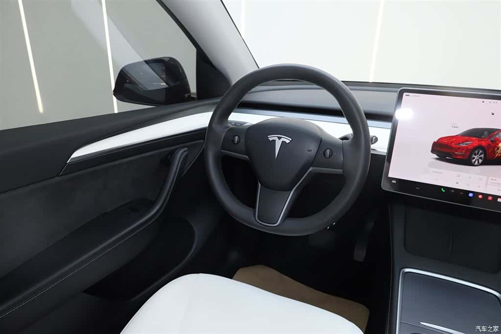 Tesla Model Y, 2023 27