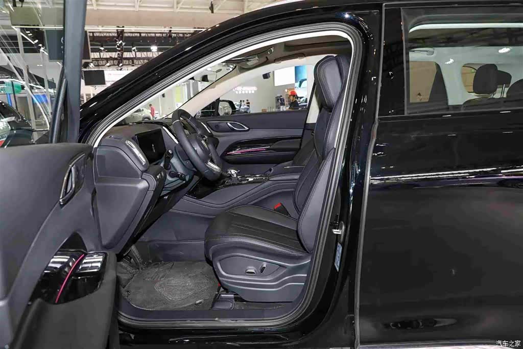Hongqi HS3, 2026 8