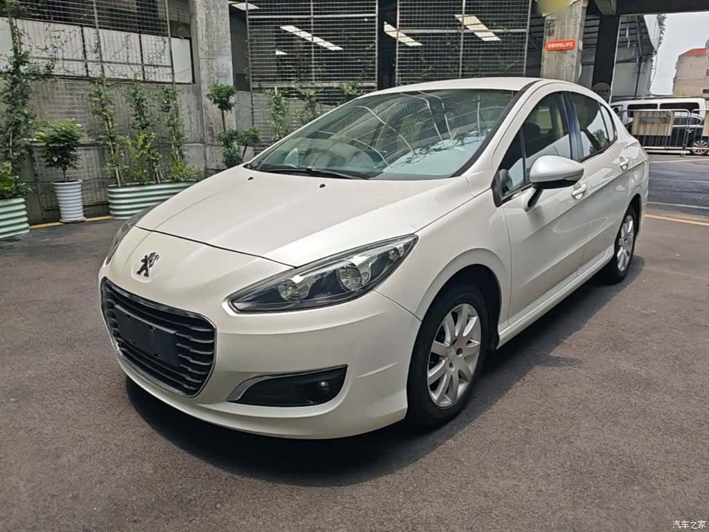 Peugeot 308, 2015 1