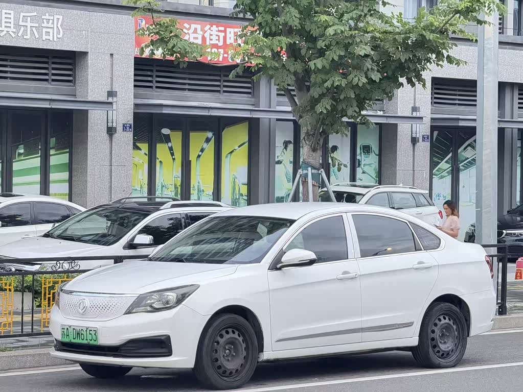 Dongfeng E70