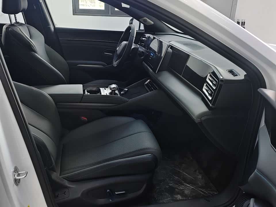 BYD Qin L BYD Qin L