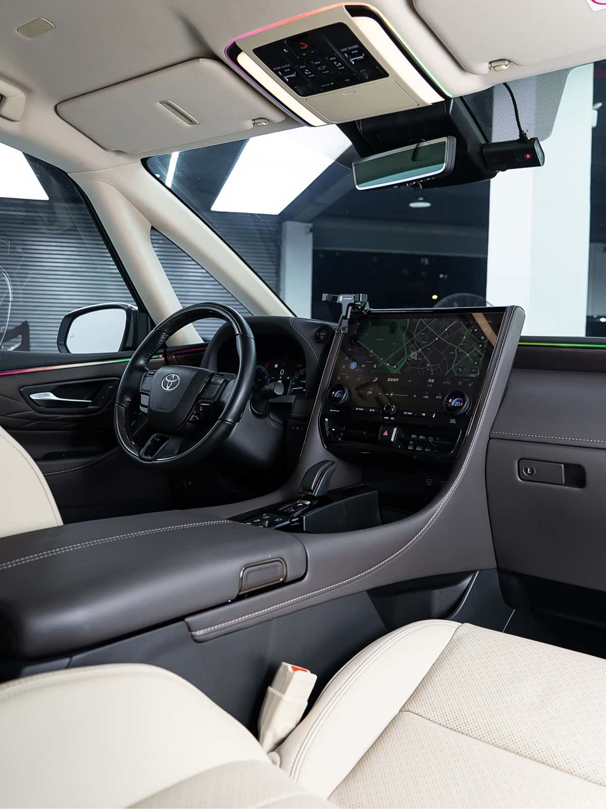 Toyota Alphard, 2024 7