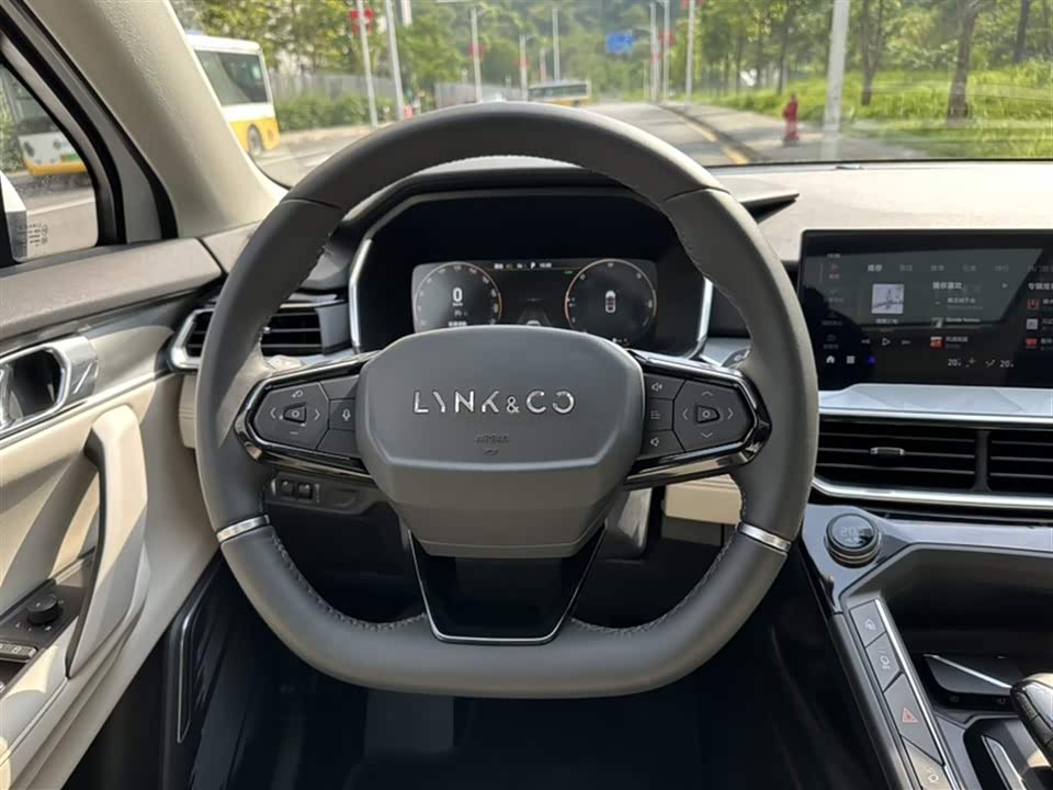 Lynk & Co 06 EM-P Lynk & Co 06 EM-P