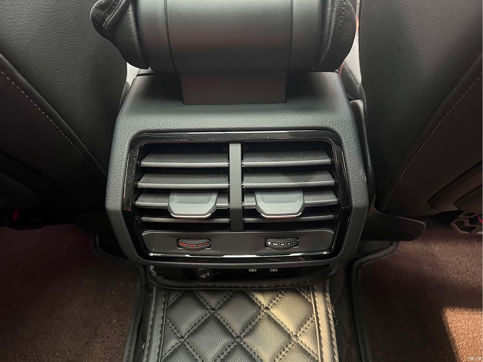 Audi Q3, 2023 13