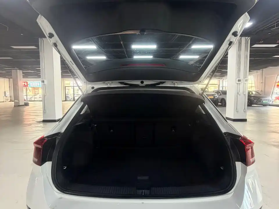 Volkswagen T-ROC exploring Songs