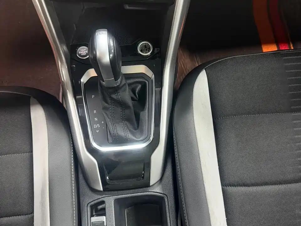 Volkswagen T-ROC exploring Songs