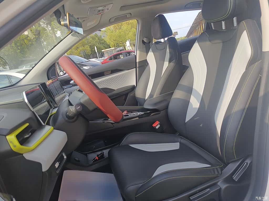 Geely Coolray, 2022 11