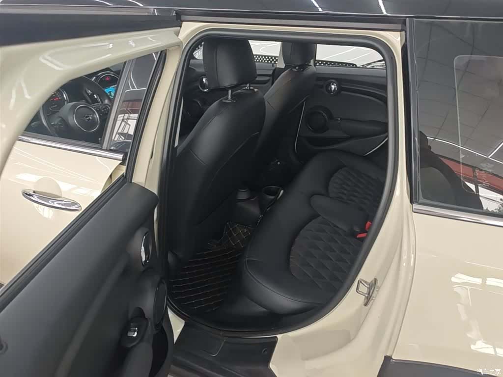 Mini ONE, 2019 17