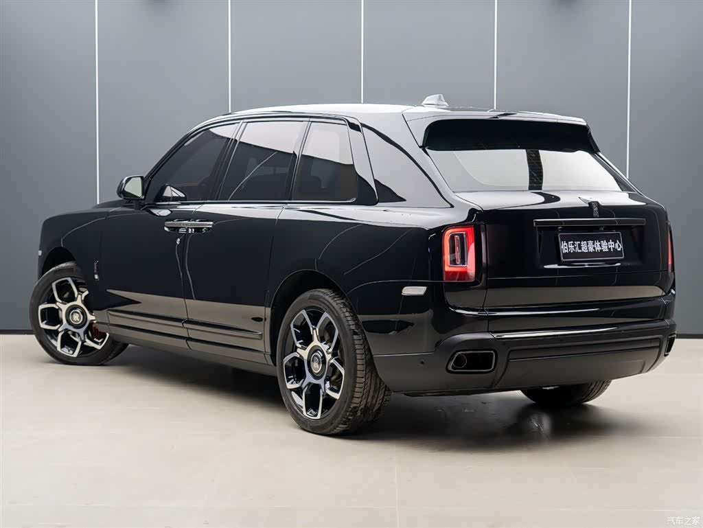 Rolls-Royce Cullinan, 2022 4