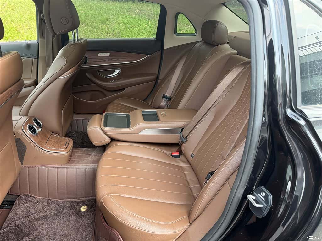 Mercedes-Benz E-Class, 2023 10