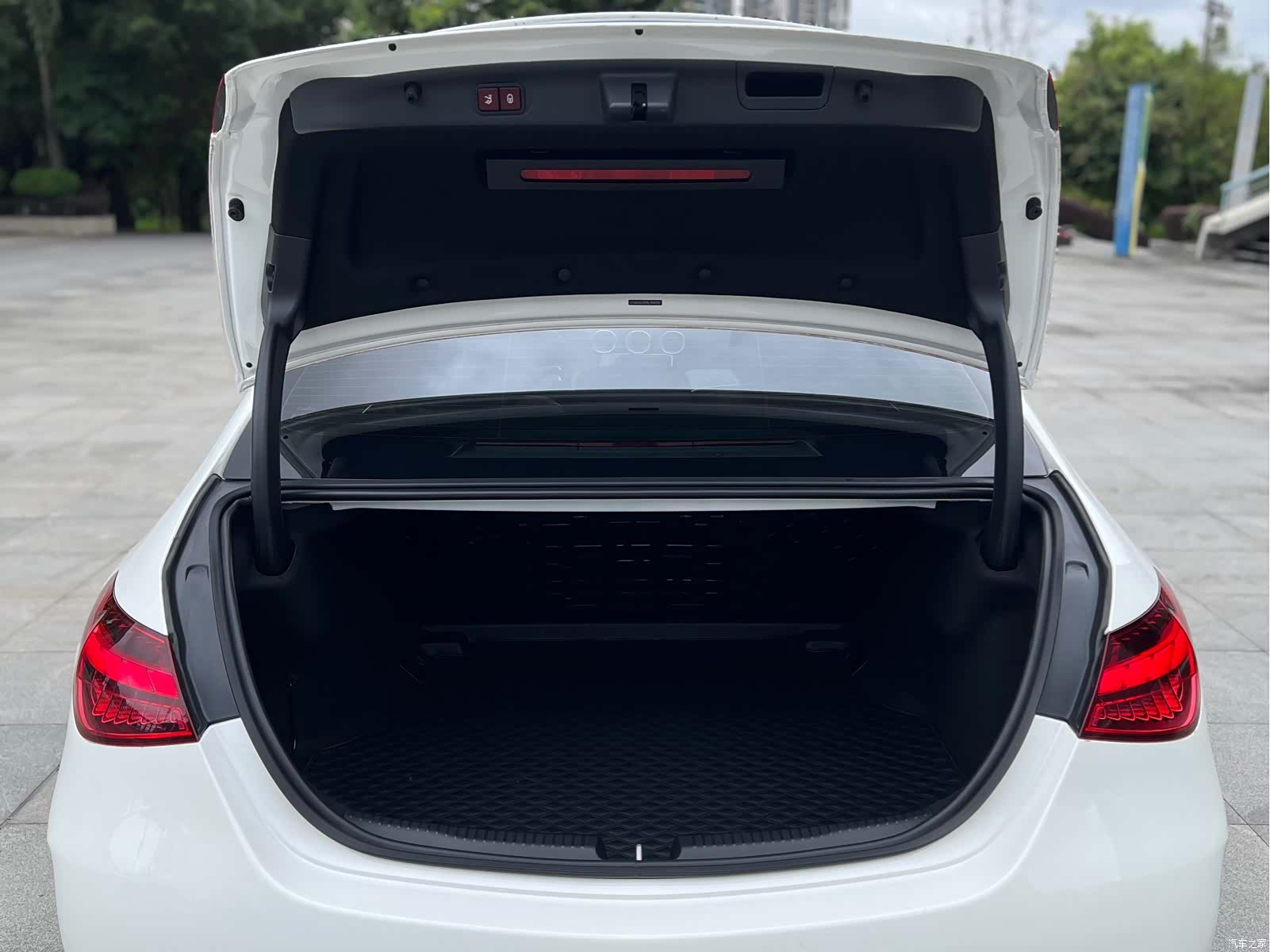 Mercedes-Benz C-Class, 2024 22