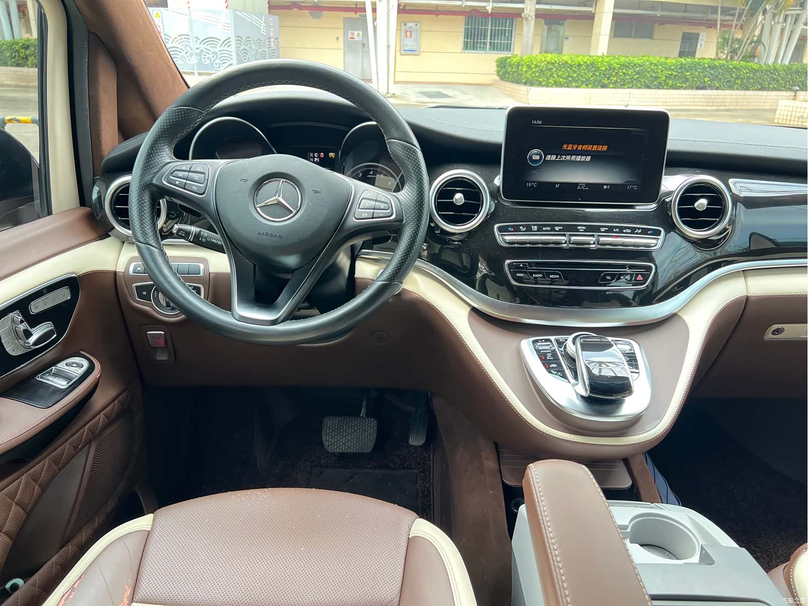 Mercedes-Benz V-Class, 2019 14