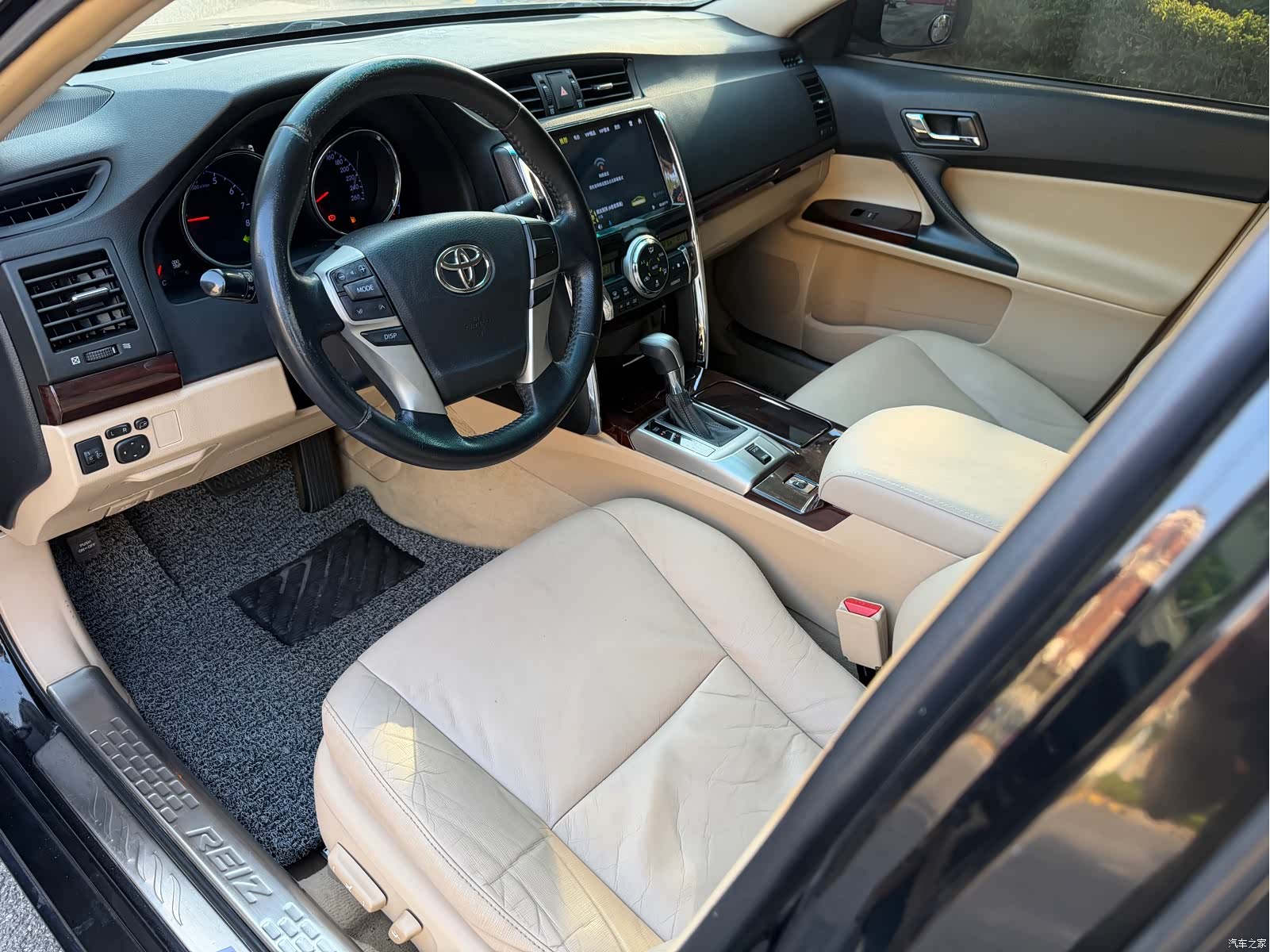 Toyota 2.5V, 2013 4