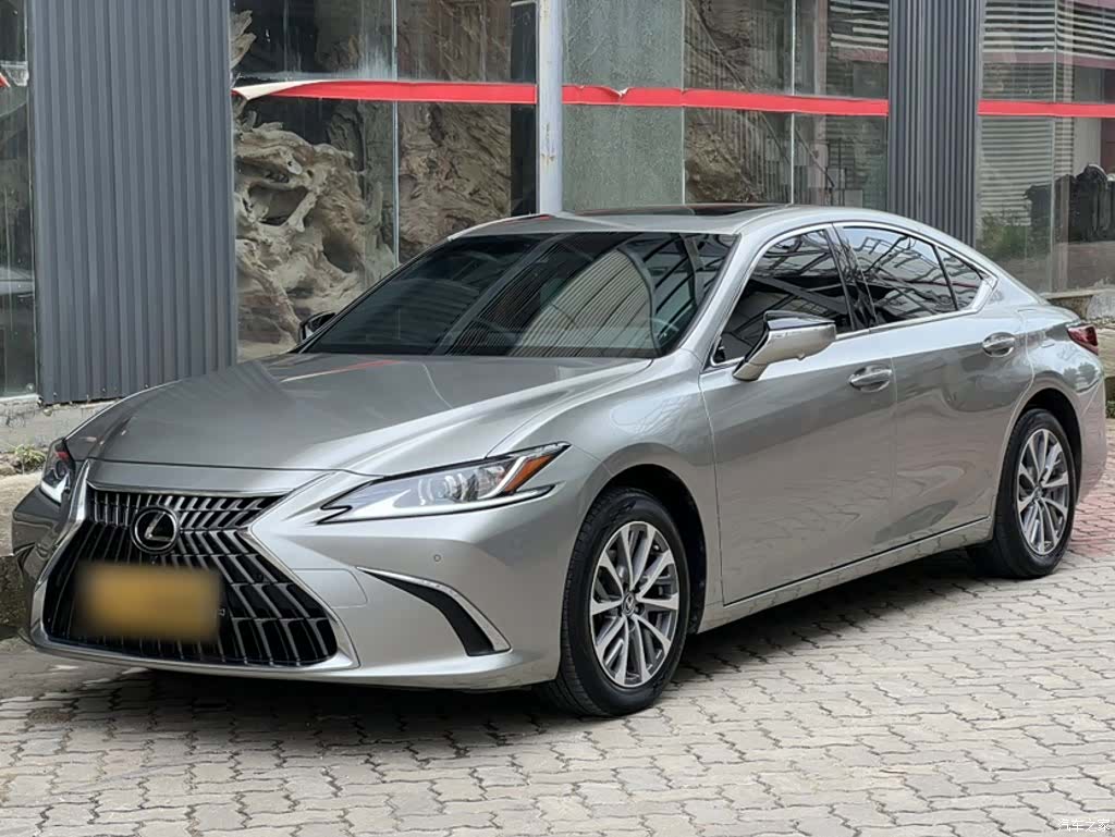 Lexus ES, 2022 1