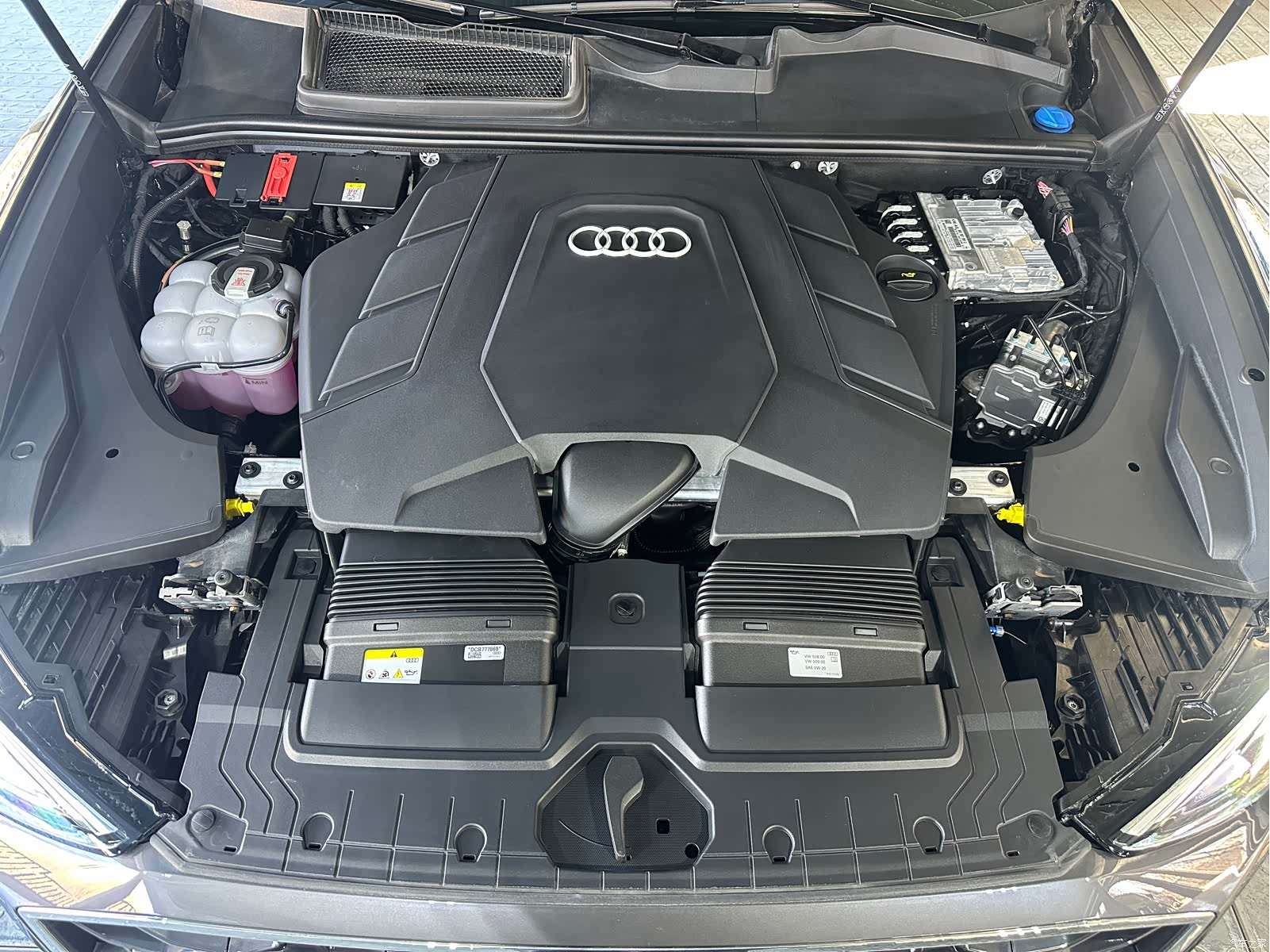 Audi Q8, 2025 7