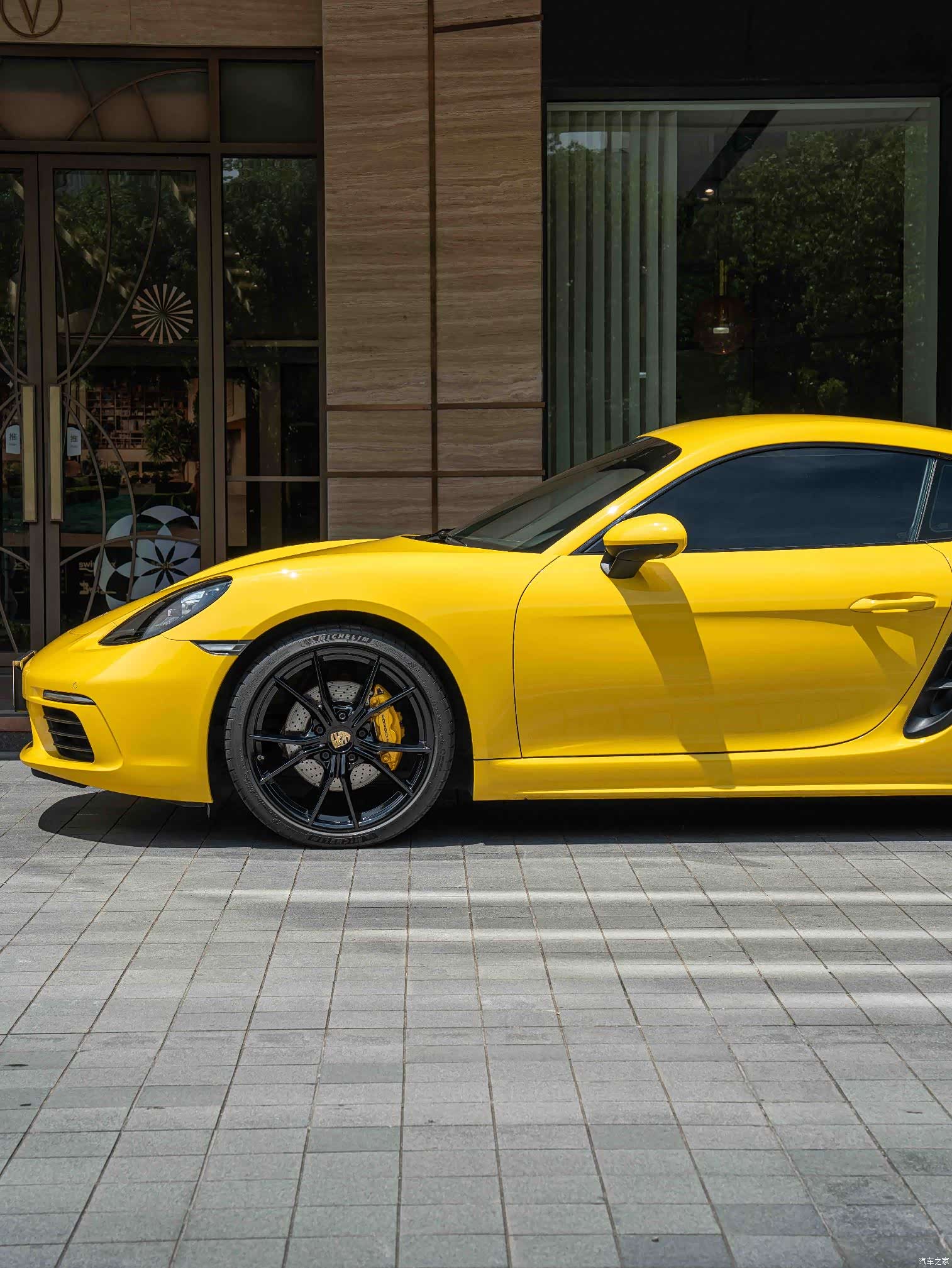 Porsche Cayman, 2020 все фото