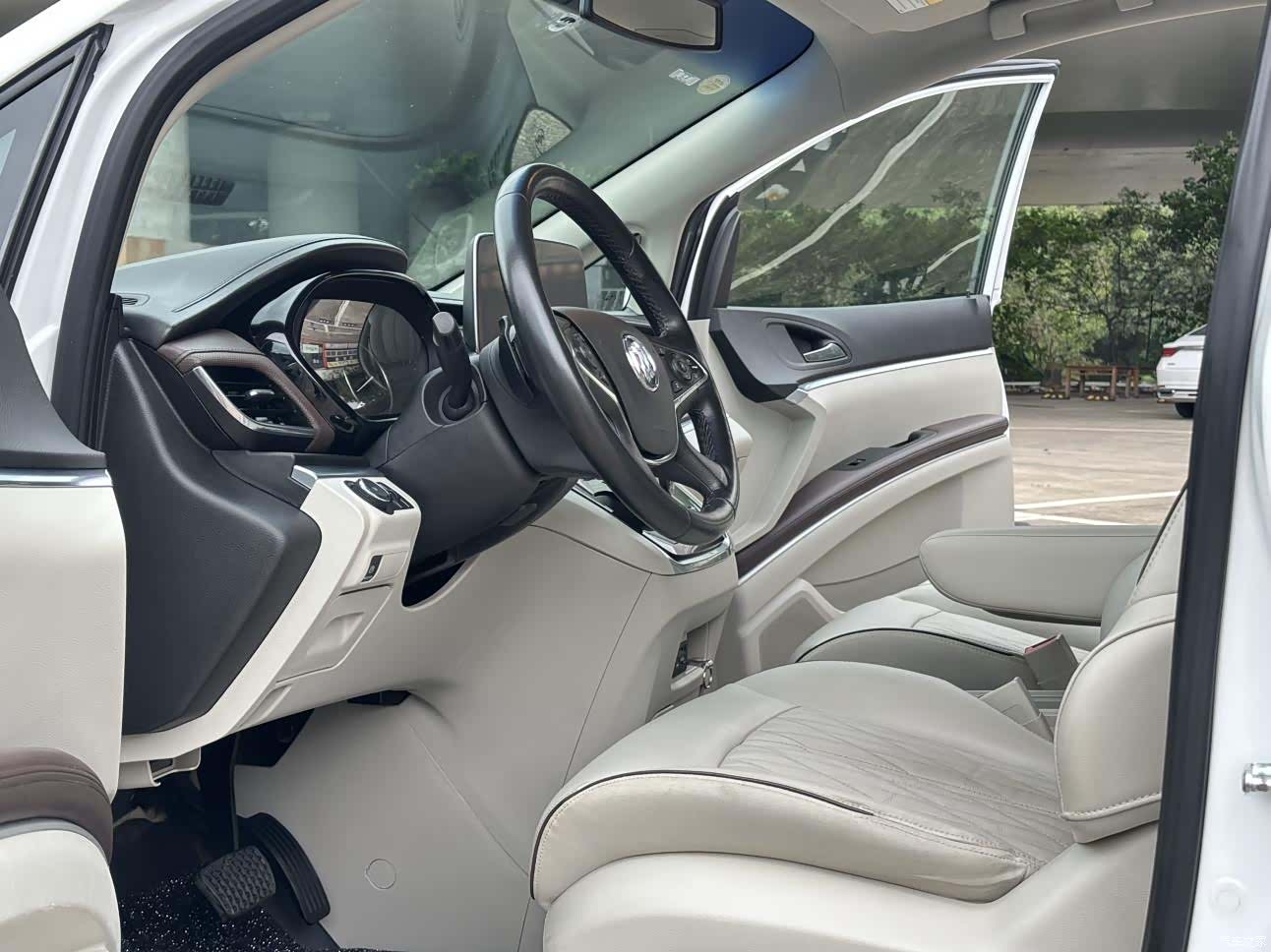 Buick GL8, 2021 6