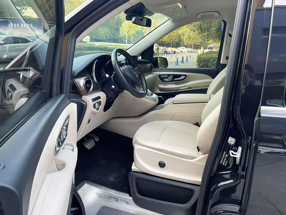 Mercedes-Benz V-class