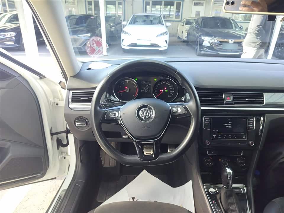 Volkswagen C-TREK Wei Collar